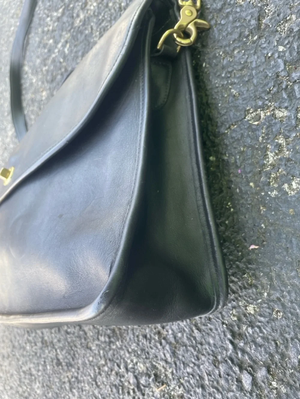Coach Vintage Black Leather Shoulder Bag with Turn-Lock Closure